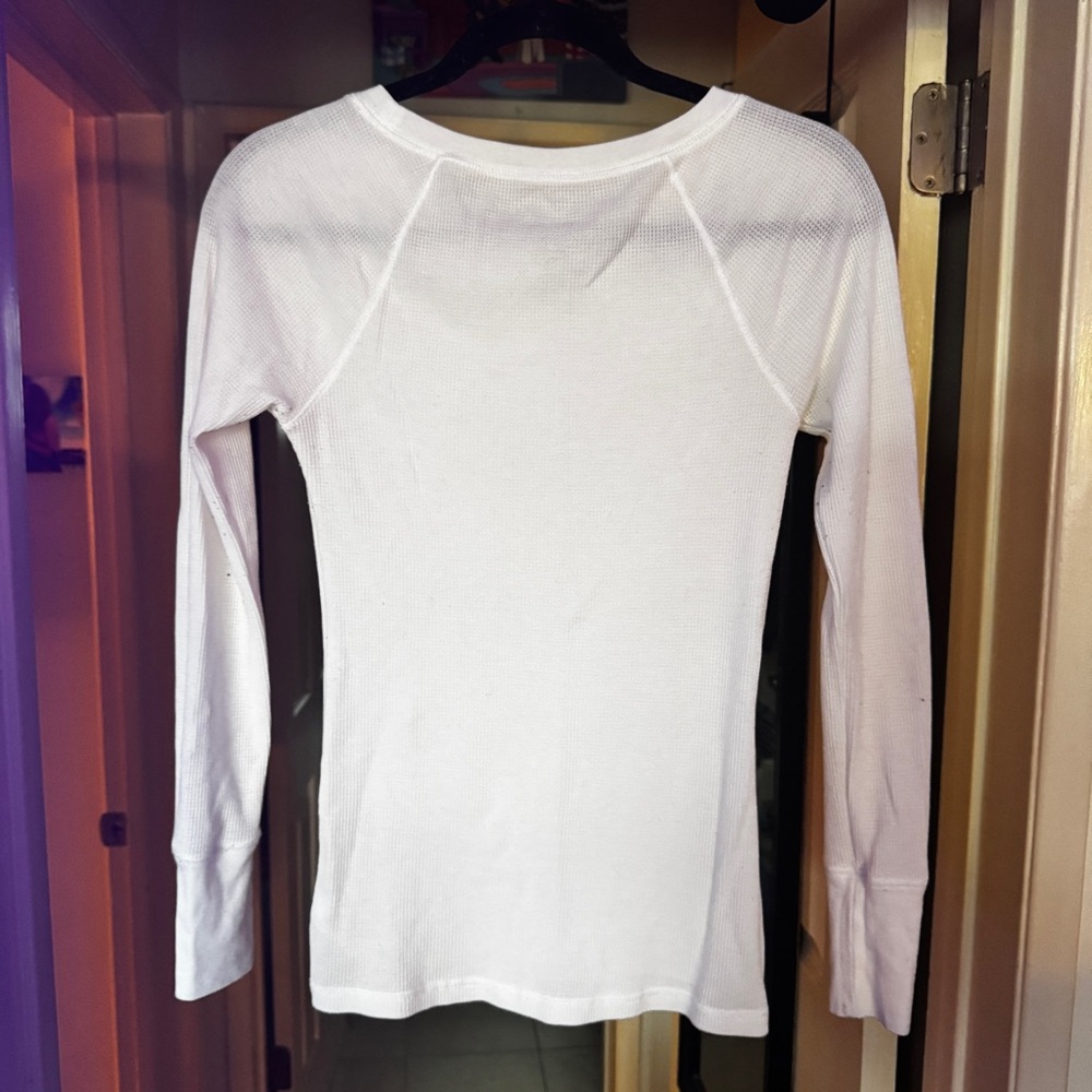 Women’s Small White Old Navy Long Sleeve Thermal - Picture 2 of 3